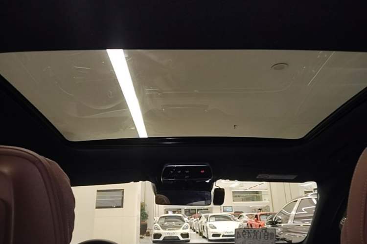 Used Mercedes-Benz E-Class 2024 Refresh E 300 L Stylish Edition Headliner