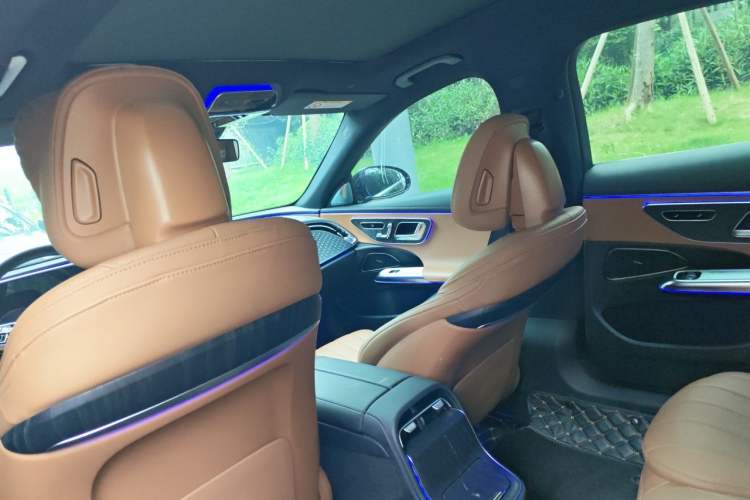 Used Mercedes-Benz E-Class 2024 E 300 L Stylish Model Headliner
