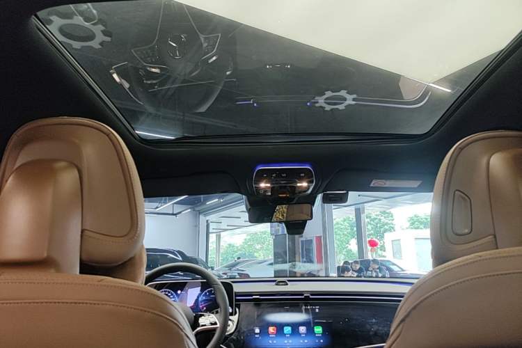 Used Mercedes-Benz E-Class 2024 Facelift E 300 L Luxury Edition Headliner