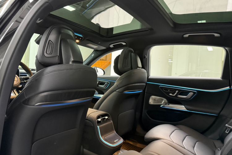 Used Mercedes-Benz E-Class 2024 Revised E 300 L Luxury Sports Edition Headliner