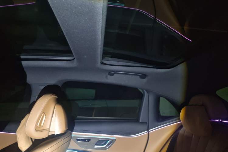 Used Mercedes-Benz E-Class 2024 Refresh E 300 L Stylish Edition Headliner