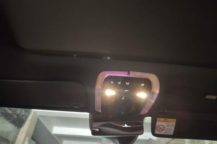 Used Mercedes-Benz E-Class 2024 Refresh E 300 L Stylish Edition Headliner