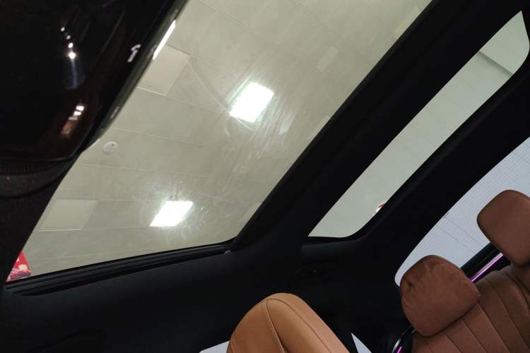 Used Mercedes-Benz E-Class 2024 E 260 L Headliner
