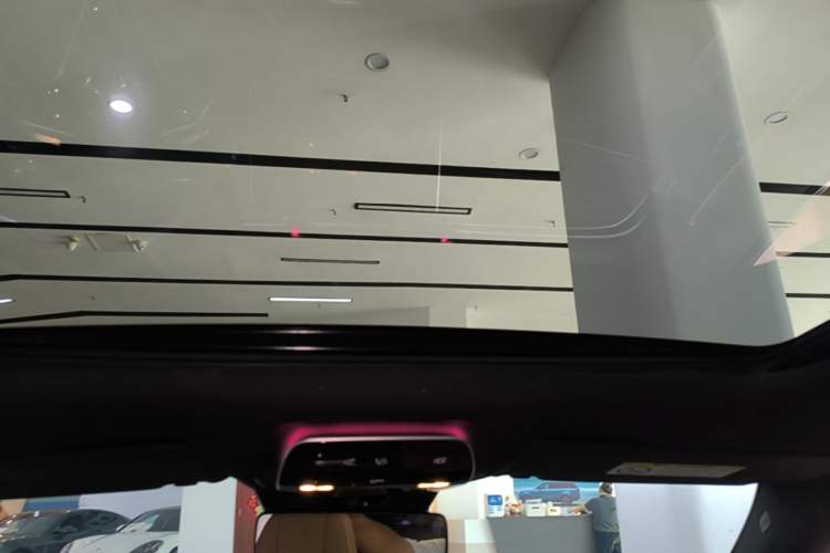 Used Mercedes-Benz E-Class 2024 E 260 L Headliner