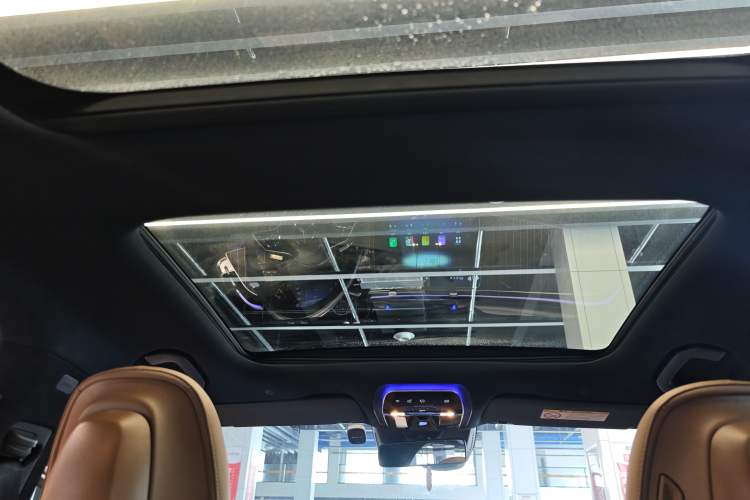 Used Mercedes-Benz E-Class 2024 Refresh E 300 L Stylish Edition Headliner