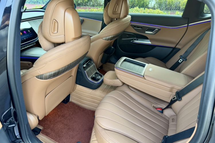 Used Mercedes-Benz E-Class 2024 Refresh E 300 L Stylish Edition Interior 1