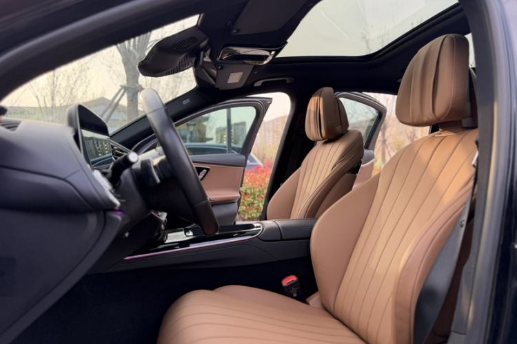 Used Mercedes-Benz E-Class 2024 E 260 L Interior 1