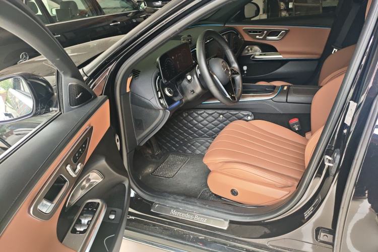 Used Mercedes-Benz E-Class 2024 E 300 L Luxury Model Interior 1