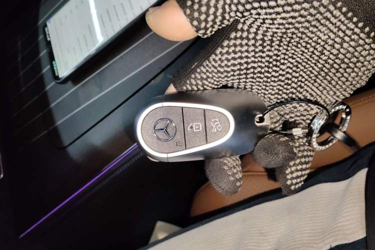 Used Mercedes-Benz E-Class 2024 Facelift E 300 L Luxury Edition Interior 1