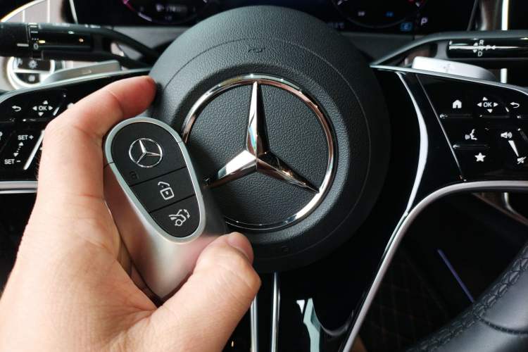 Used Mercedes-Benz E-Class 2024 Refresh E 300 L Stylish Edition Interior 1