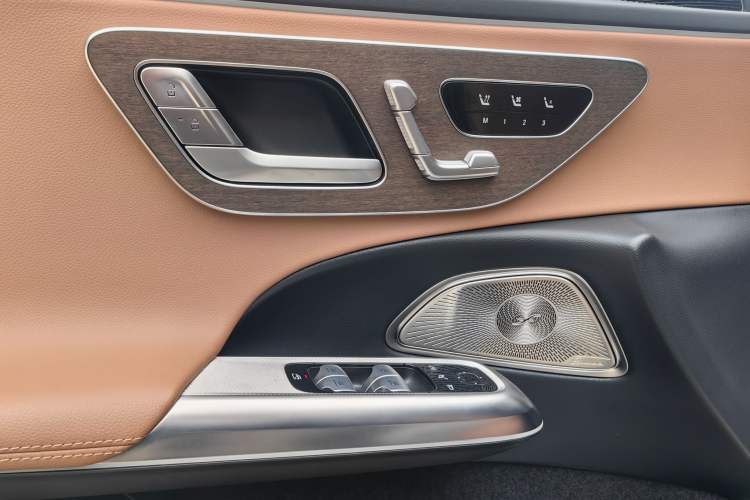 Used Mercedes-Benz E-Class 2024 E 300 L Luxury Model Interior 1