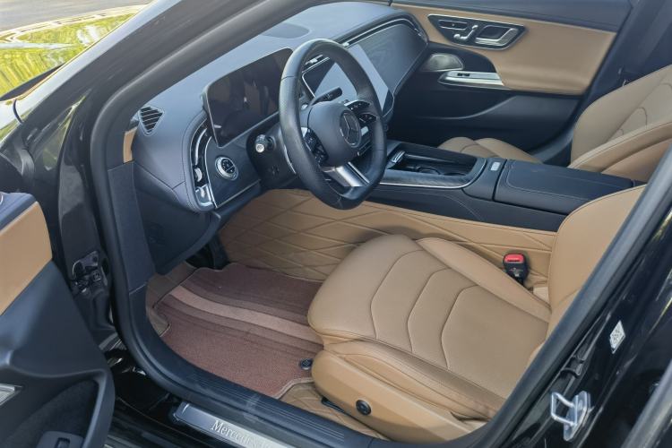Used Mercedes-Benz E-Class 2024 Facelift E 300 L Fashion Sport Edition Interior 1