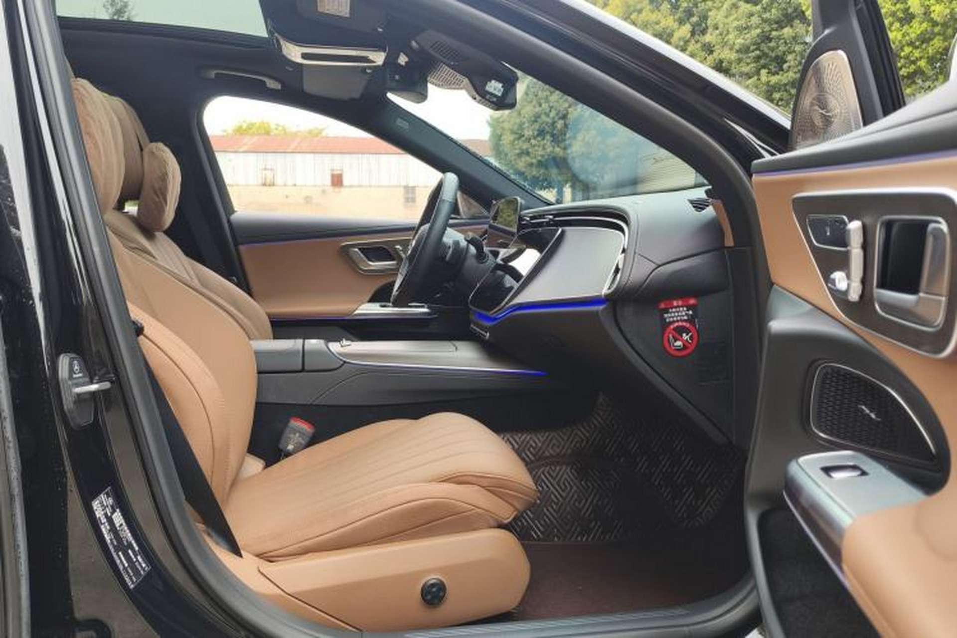 Used Mercedes-Benz E-Class 2024 Refresh E 300 L Stylish Edition Interior 10