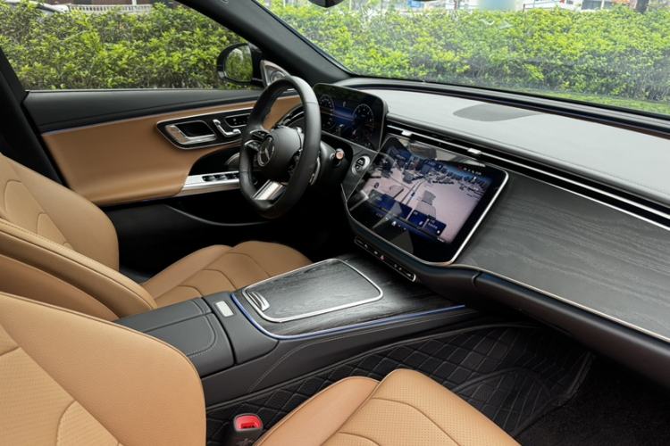 Used Mercedes-Benz E-Class 2024 E 300 L Fashion Sport Model Interior 11