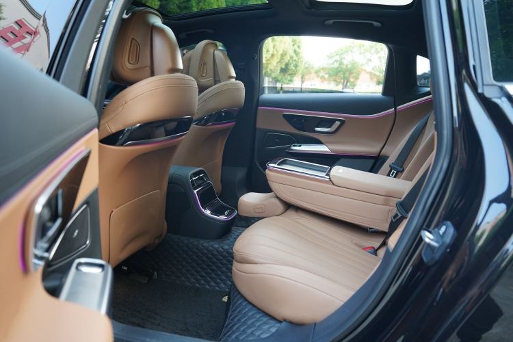 Used Mercedes-Benz E-Class 2024 E 260 L Interior 11