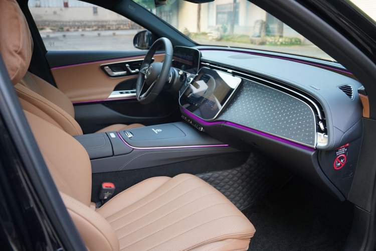 Used Mercedes-Benz E-Class 2024 E 260 L Interior 13