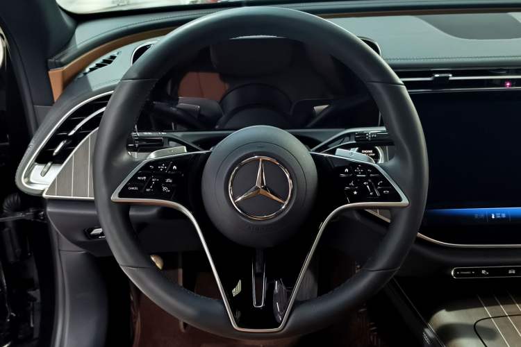 Used Mercedes-Benz E-Class 2024 Refresh E 300 L Stylish Edition Interior 2