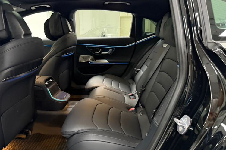 Used Mercedes-Benz E-Class 2024 Revised E 300 L Luxury Sports Edition Interior 2