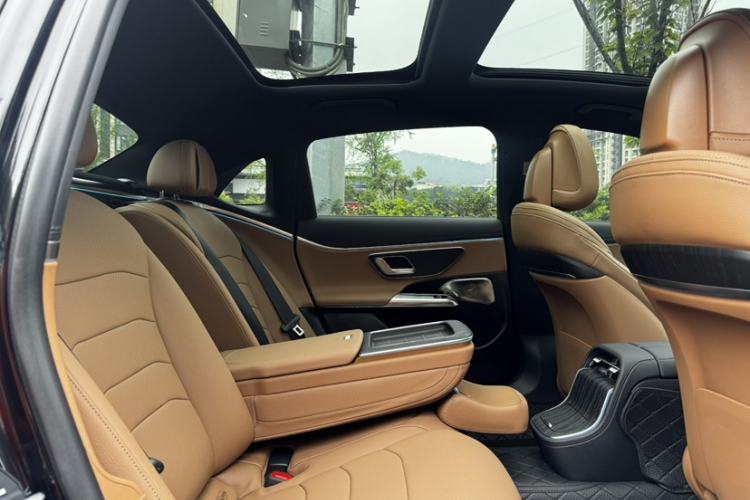 Used Mercedes-Benz E-Class 2024 E 300 L Fashion Sport Model Interior 2