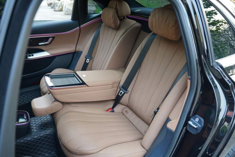 Used Mercedes-Benz E-Class 2024 E 260 L Interior 2