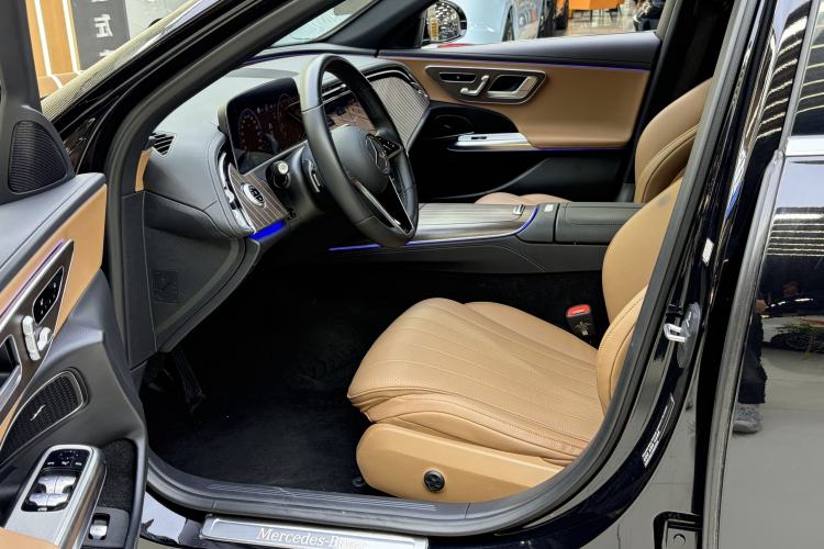 Used Mercedes-Benz E-Class 2024 Refresh E 300 L Stylish Edition Interior 2