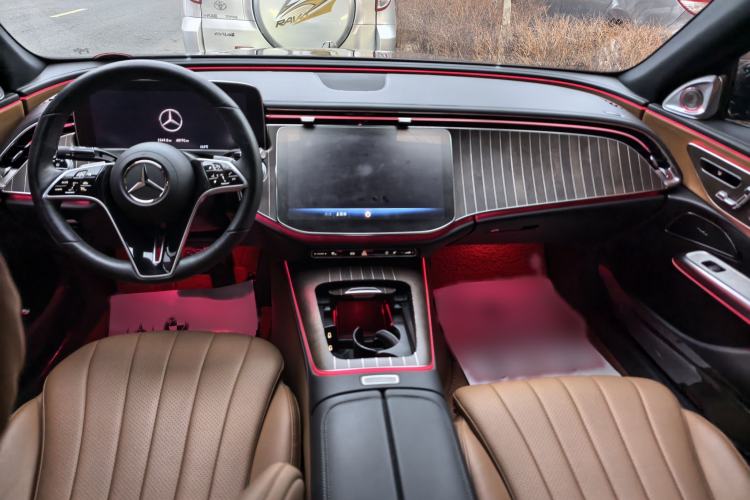 Used Mercedes-Benz E-Class 2024 Refresh E 300 L Stylish Edition Interior 3