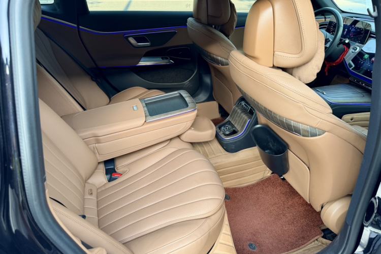 Used Mercedes-Benz E-Class 2024 Refresh E 300 L Stylish Edition Interior 3