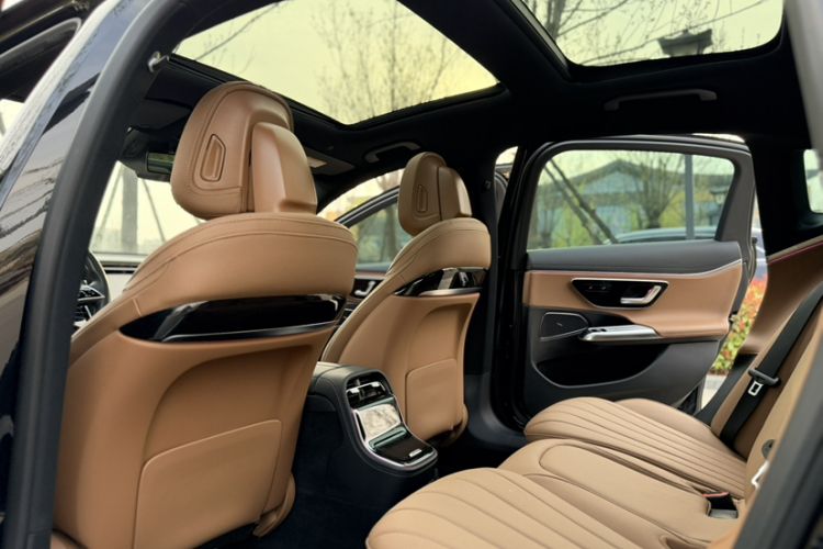 Used Mercedes-Benz E-Class 2024 E 260 L Interior 3
