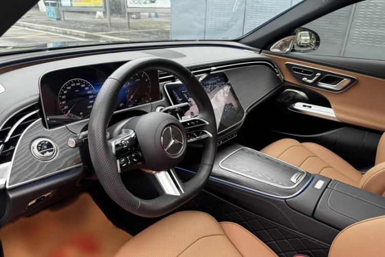 Used Mercedes-Benz E-Class 2024 E 300 L Fashion Sport Model Interior 3