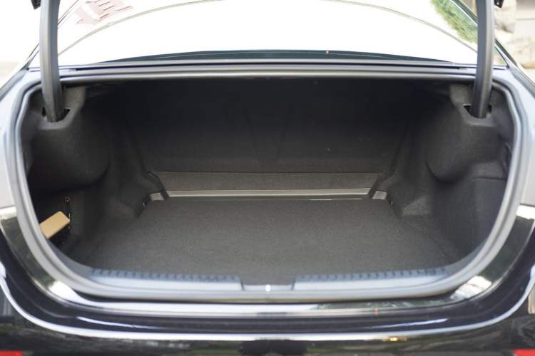 Used Mercedes-Benz E-Class 2024 E 260 L Interior 3