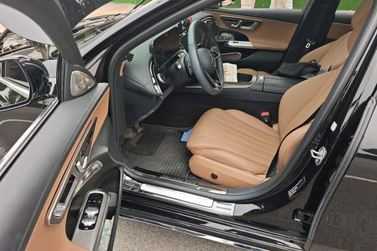 Used Mercedes-Benz E-Class 2024 E 300 L Luxury Model Interior 3