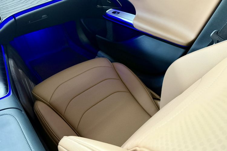 Used Mercedes-Benz E-Class 2024 Facelift E 300 L Fashion Sport Edition Interior 3