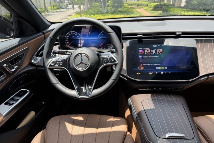 Used Mercedes-Benz E-Class 2024 Refresh E 300 L Stylish Edition Interior 3