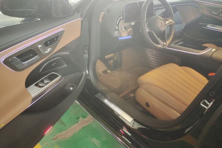 Used Mercedes-Benz E-Class 2024 Refresh E 300 L Stylish Edition Interior 3