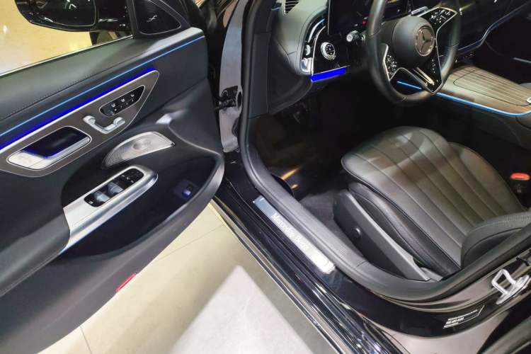 Used Mercedes-Benz E-Class 2024 E 300 L Luxury Model Interior 3