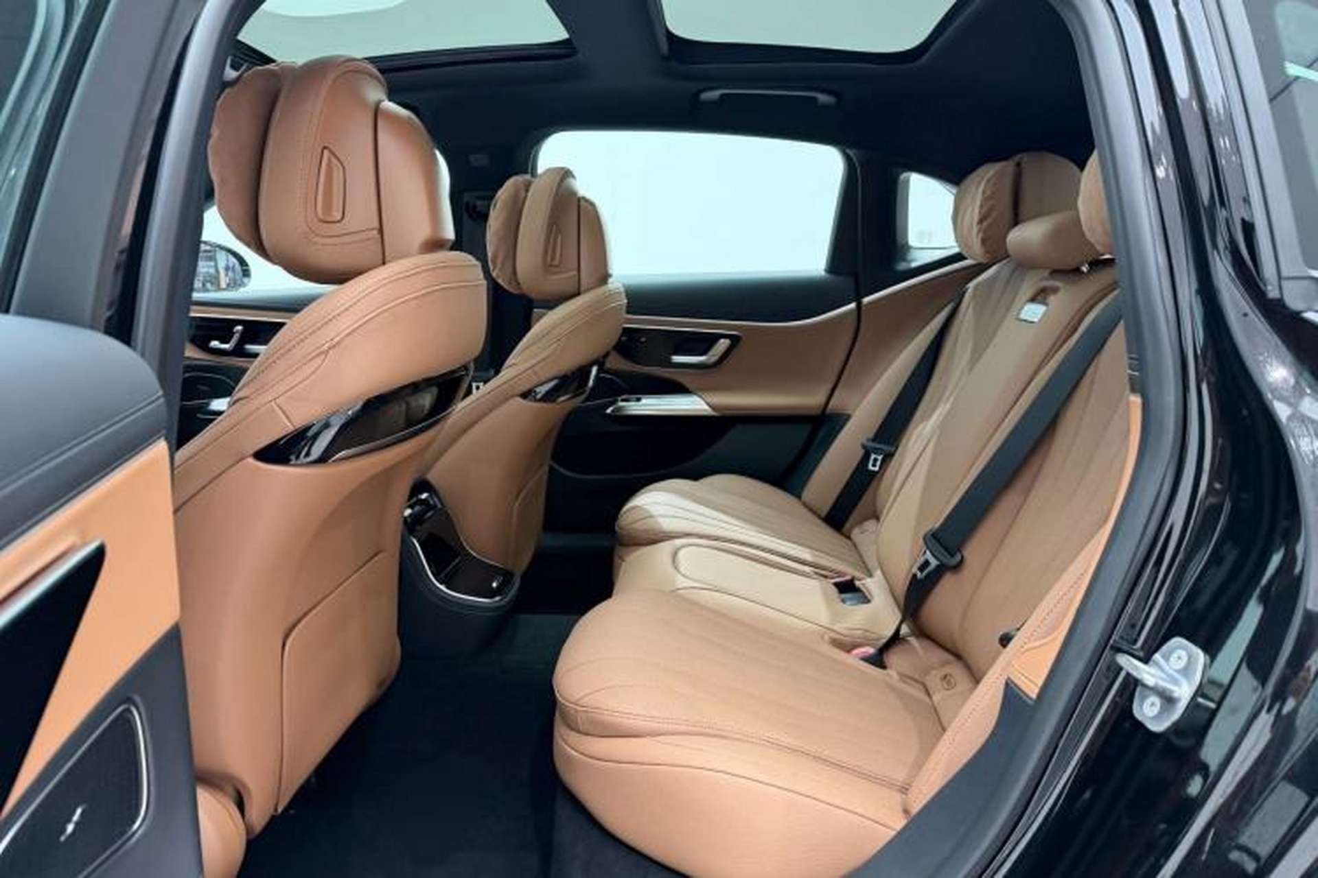 Used Mercedes-Benz E-Class 2024 E 260 L Interior 3