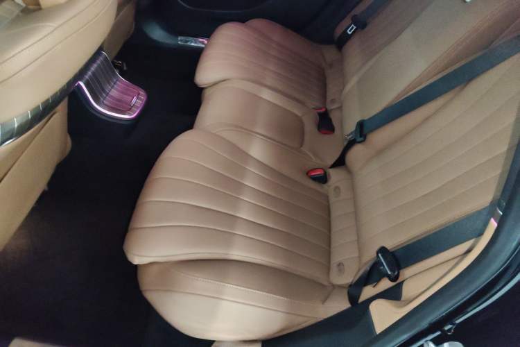 Used Mercedes-Benz E-Class 2024 Facelift E 300 L Luxury Edition Interior 4