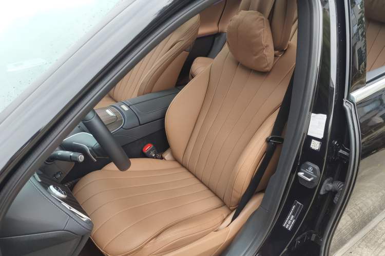 Used Mercedes-Benz E-Class 2024 Refresh E 300 L Stylish Edition Interior 4