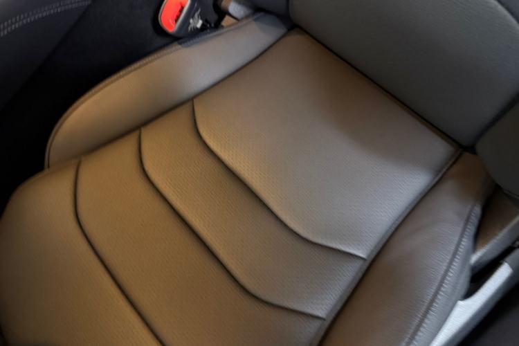Used Mercedes-Benz E-Class 2024 Revised E 300 L Luxury Sports Edition Interior 4