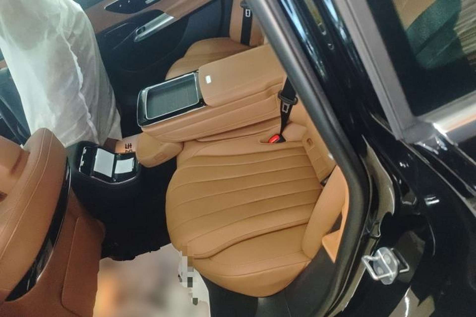 Used Mercedes-Benz E-Class 2024 E 260 L Interior 4