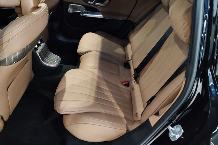 Used Mercedes-Benz E-Class 2024 Facelift E 300 L Luxury Edition Interior 4