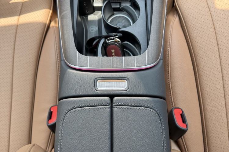 Used Mercedes-Benz E-Class 2024 Refresh E 300 L Stylish Edition Interior 4