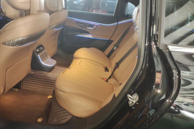 Used Mercedes-Benz E-Class 2024 Refresh E 300 L Stylish Edition Interior 4