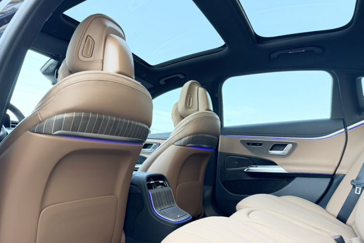 Used Mercedes-Benz E-Class 2024 Refresh E 300 L Stylish Edition Interior 4