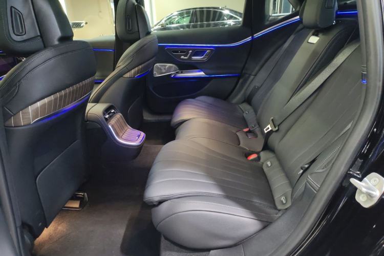 Used Mercedes-Benz E-Class 2024 E 300 L Luxury Model Interior 4