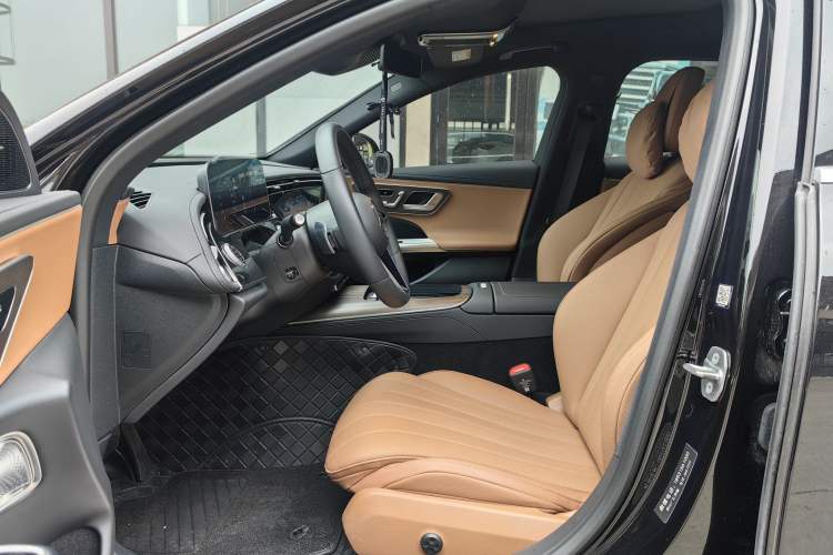 Used Mercedes-Benz E-Class 2024 E 300 L Luxury Model Interior 4
