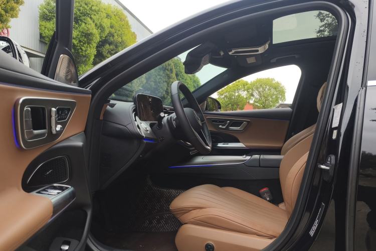 Used Mercedes-Benz E-Class 2024 Refresh E 300 L Stylish Edition Interior 5