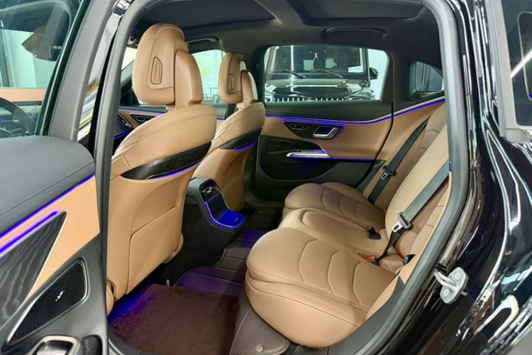 Used Mercedes-Benz E-Class 2024 Facelift E 300 L Fashion Sport Edition Interior 5