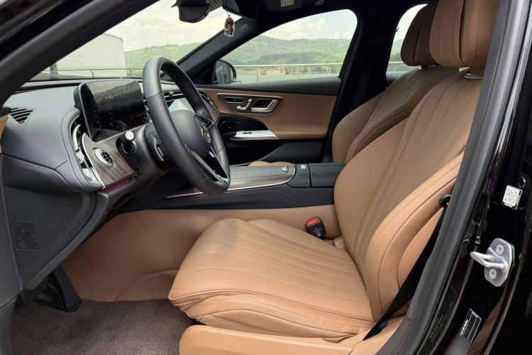 Used Mercedes-Benz E-Class 2024 Refresh E 300 L Stylish Edition Interior 5