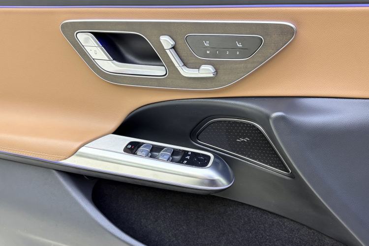 Used Mercedes-Benz E-Class 2024 Refresh E 300 L Stylish Edition Interior 5